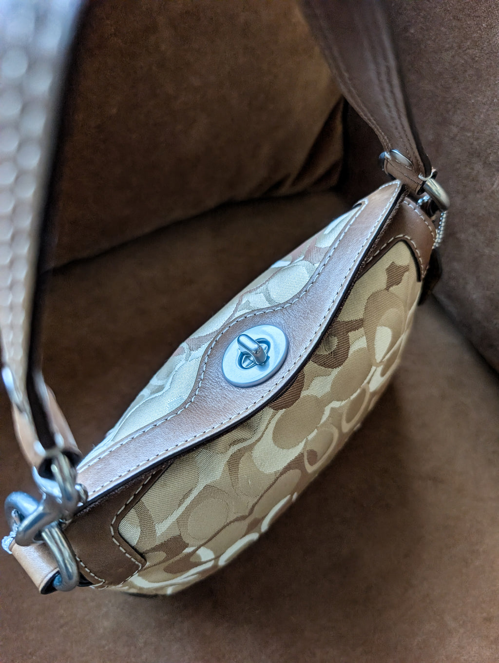 Coach Chelsea Optic Signature Hobo Shoulder Bag